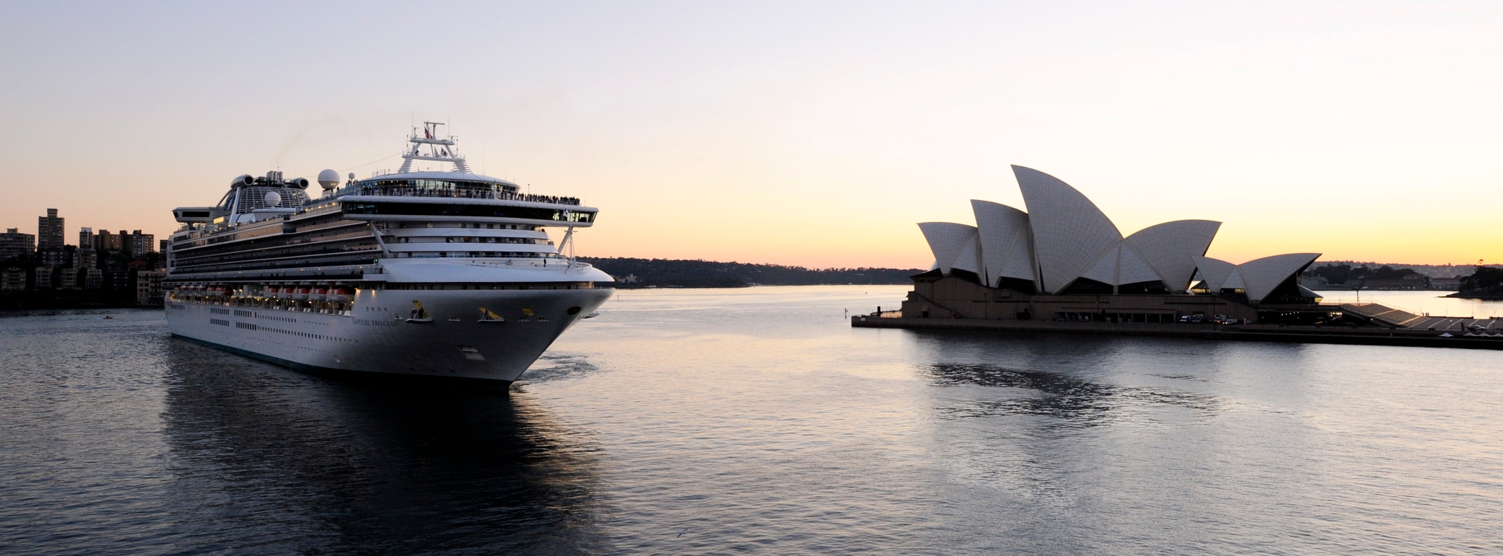 Sapphire Princess Docking into Sydney Harbour at dawn Panorama (1)